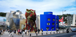 Das GUGGENHEIM-MUSEUM Bilbao - von Architekt Frank O. Gehry - wurde von 1993 – 1997 erbaut.
