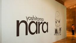 Yoshitomo Nara,  * 5. Dez.  1959 - ein japanischer Maler und Bildhauer